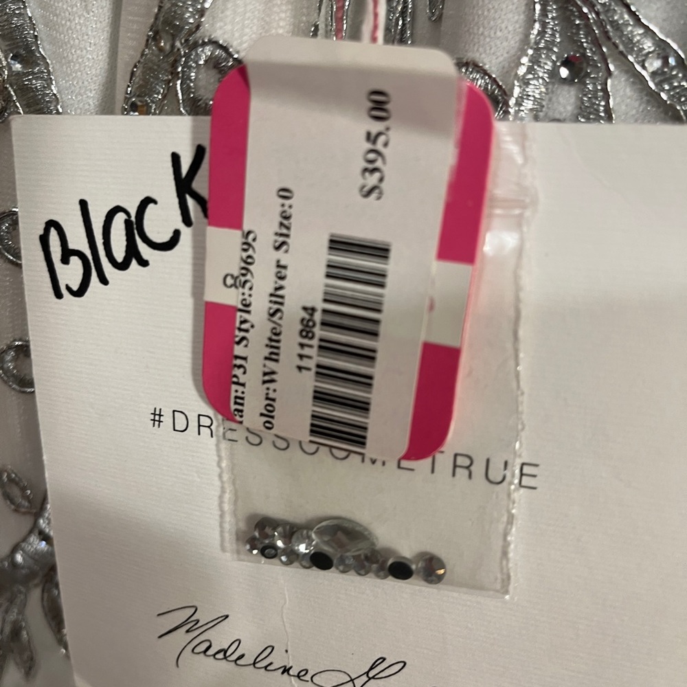 Prom dress that was never worn due to covid lockdown. Tag still on. Size 0